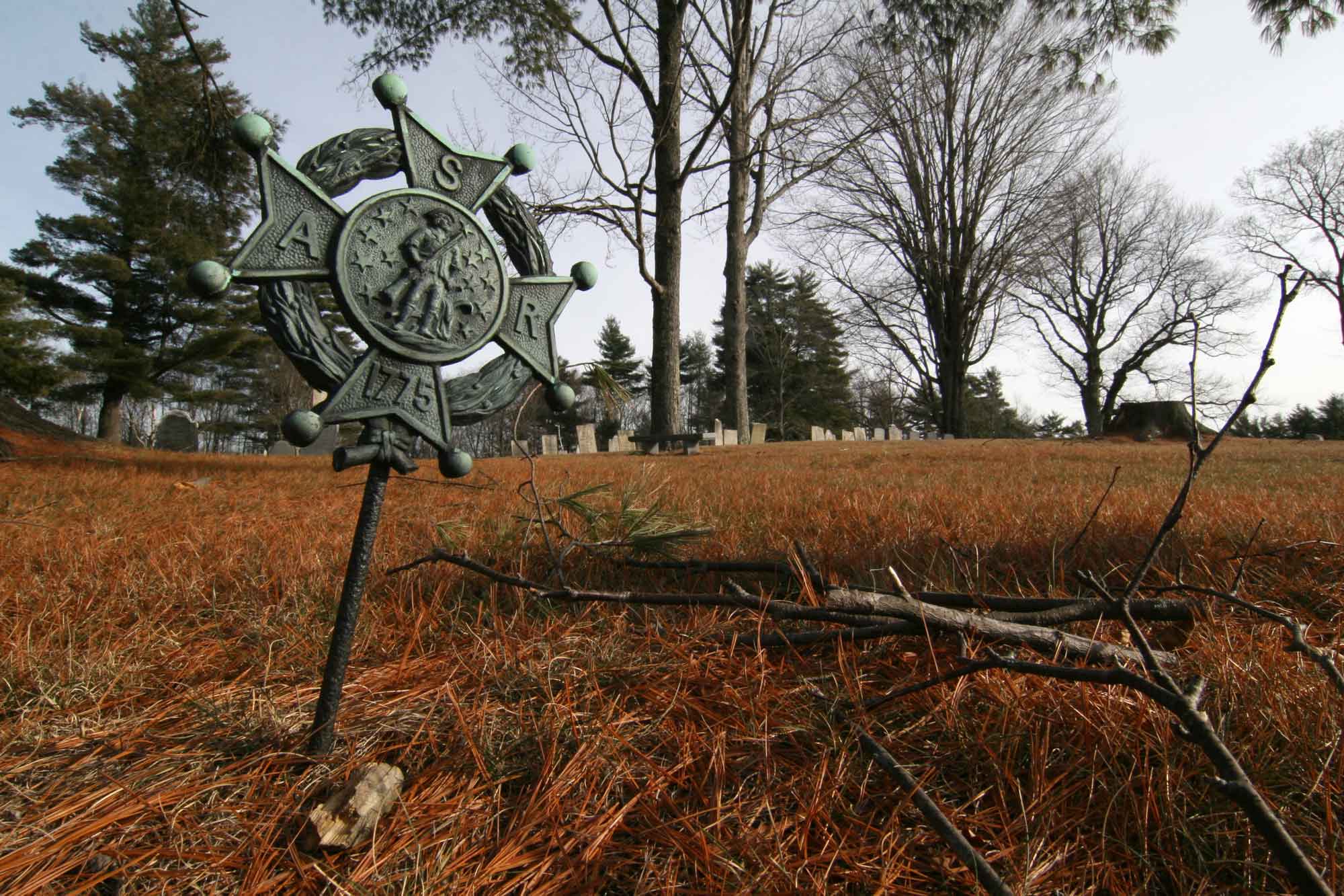 Revolutionary-War-grave-marker-istock.com-GerMan101.jpg