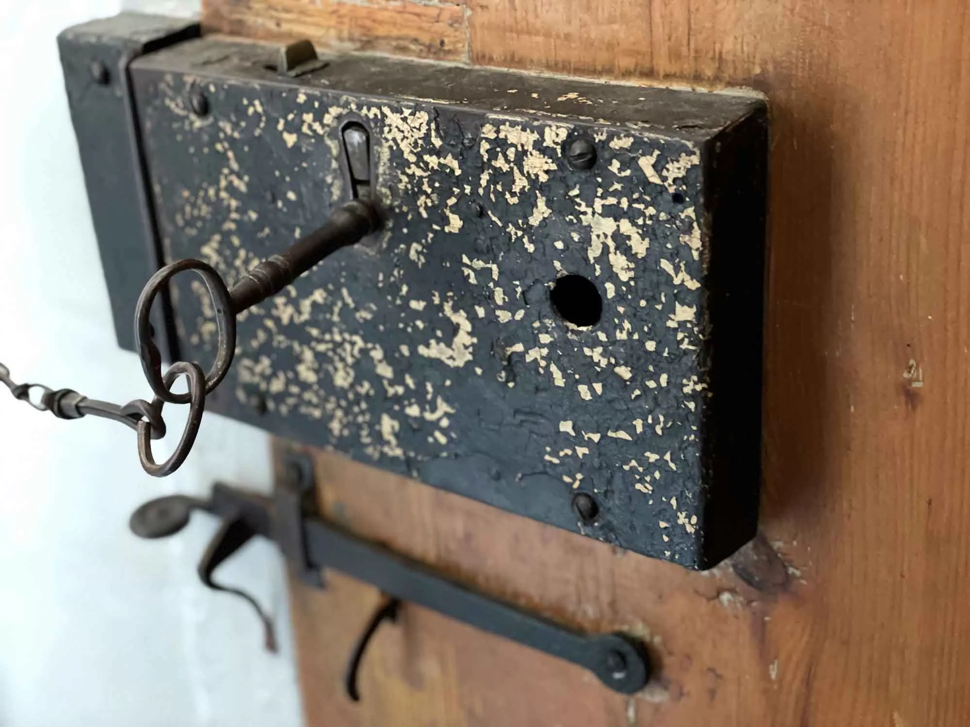 Wt lock on front door