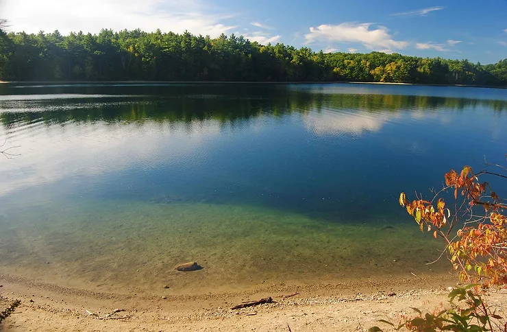 Walden-Pond-istock.com-AlizadaStudios.jpg